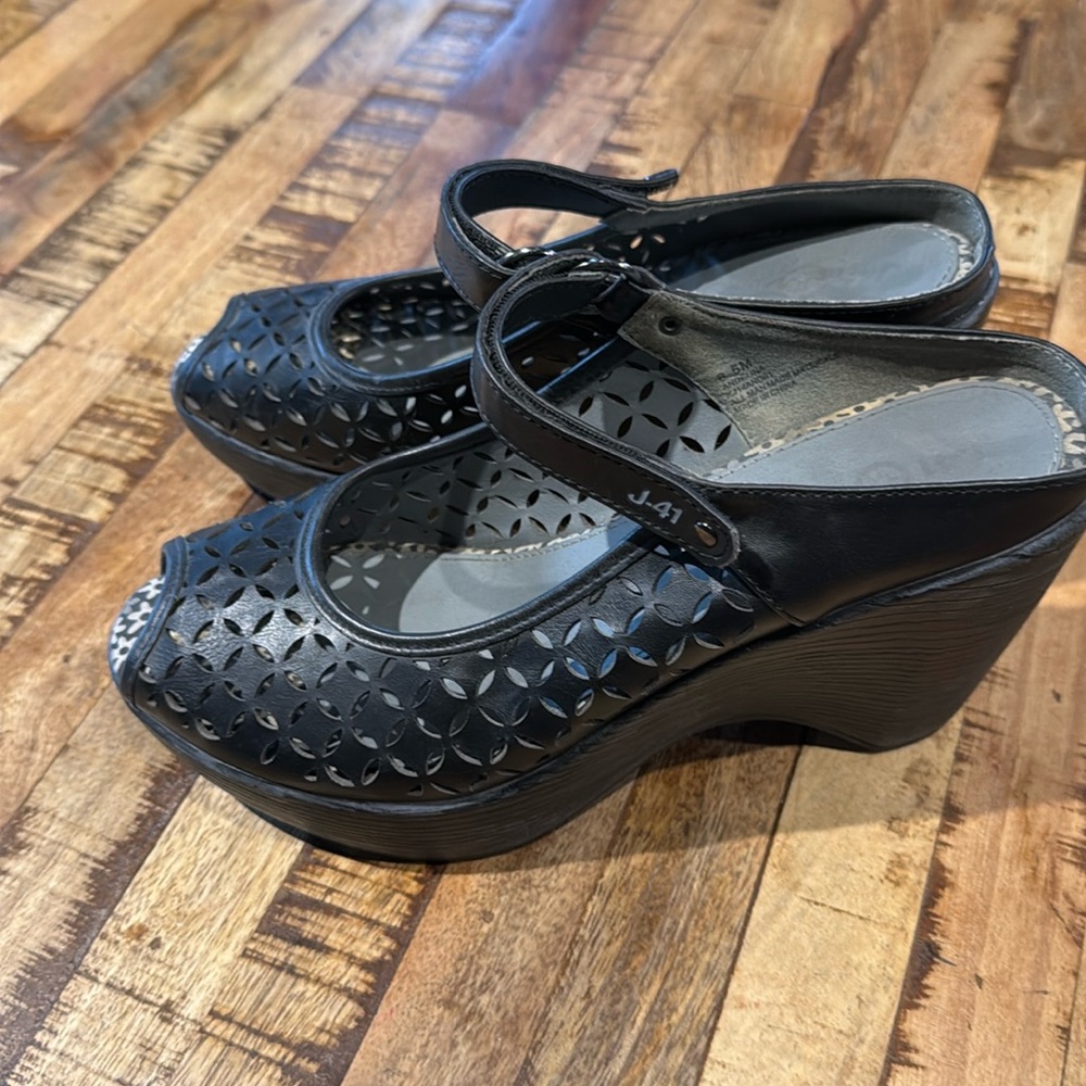 J-41 sandals - like new!
